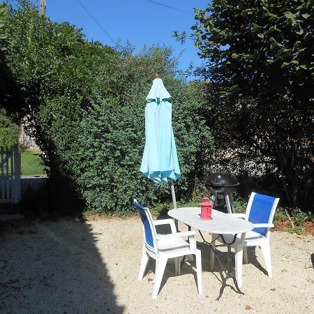 Bed and Breakfast Chat Noir Gite Et Chambre D'Hotes Genouille  Exteriér fotografie