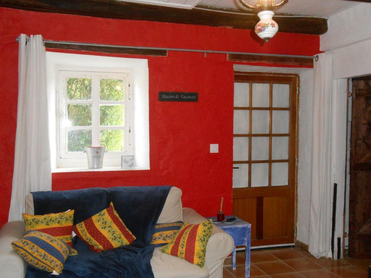 Chat Noir Gite Et Chambre D'Hotes Genouille  Exteriér fotografie