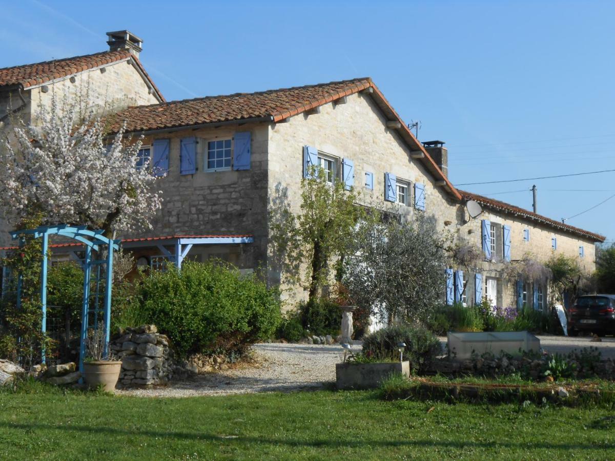 Bed and Breakfast Chat Noir Gite Et Chambre D'Hotes Genouille  Exteriér fotografie