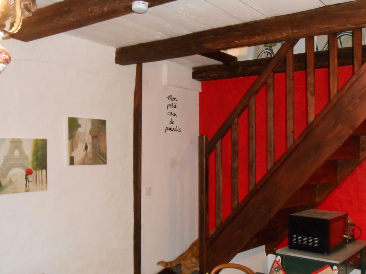 Chat Noir Gite Et Chambre D'Hotes Genouille  Exteriér fotografie