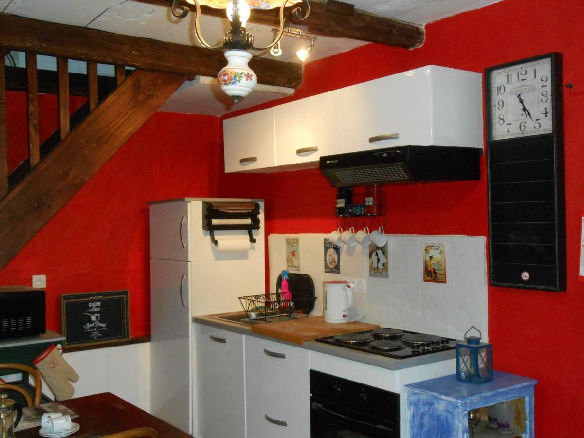 Chat Noir Gite Et Chambre D'Hotes Genouille  Exteriér fotografie